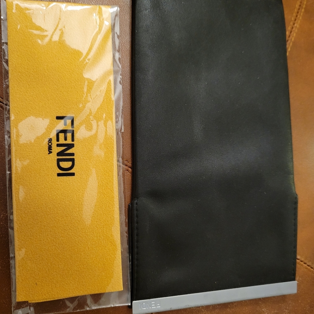 Fendi Black and Silver Leather Pouch - Picture 6 of 7